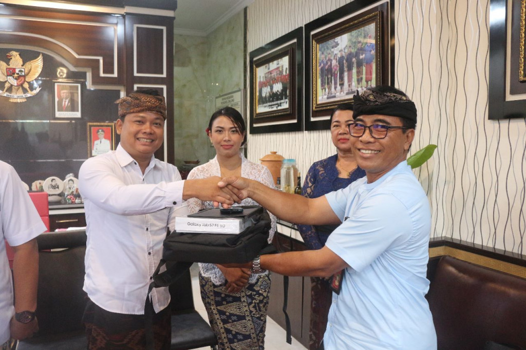 Wajah Baru Warnai Pelantikan Kelian Dinas Gaji yang Baru di Desa Dalung